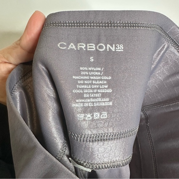 Carbon38 High Rise Full Length Leggings in Crocodile Takara Shine Lynx Grey - Picture 5 of 7